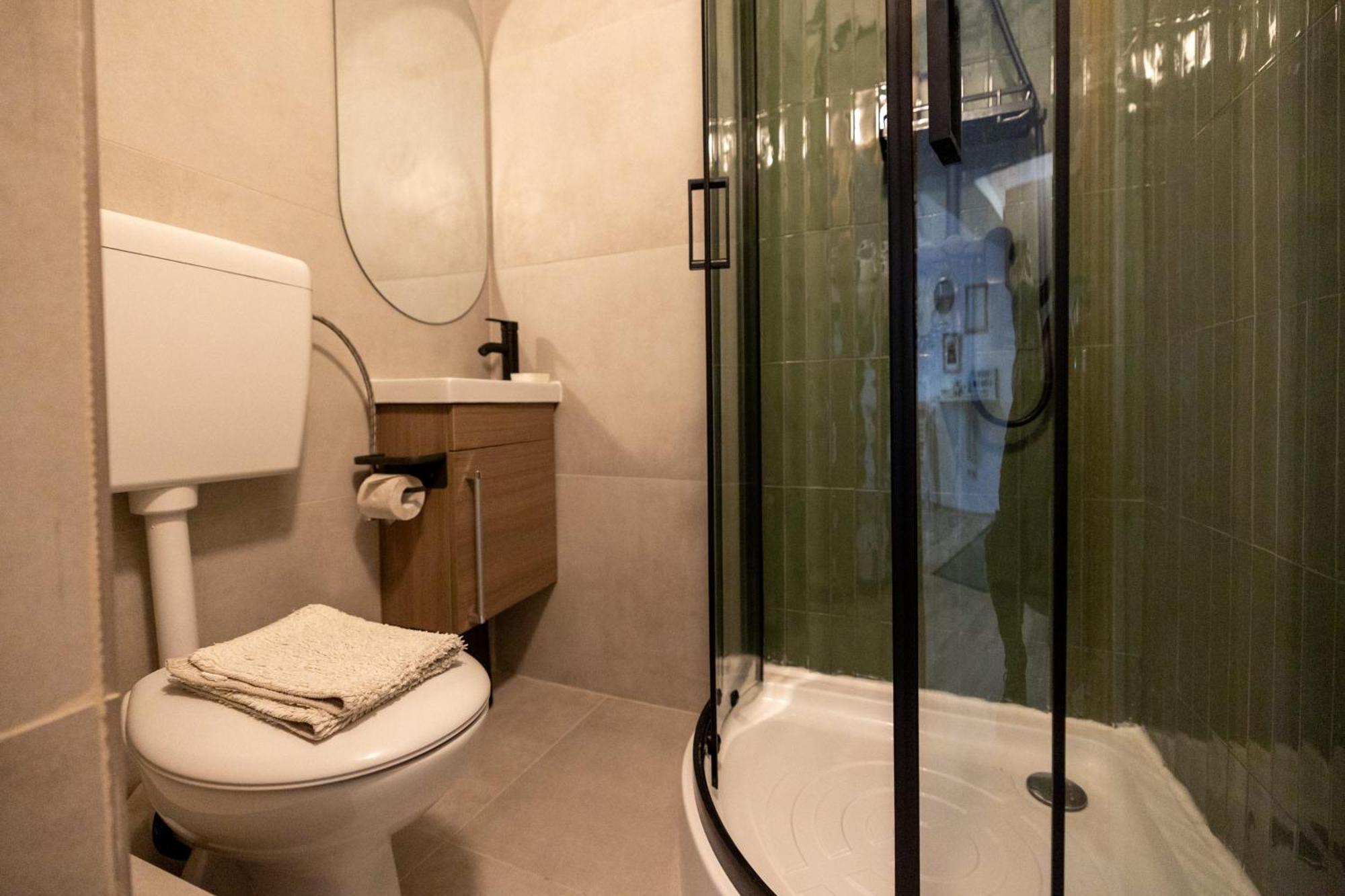 Cozy Studio Retreat - Quiet, Premium Stay Timisoara Esterno foto