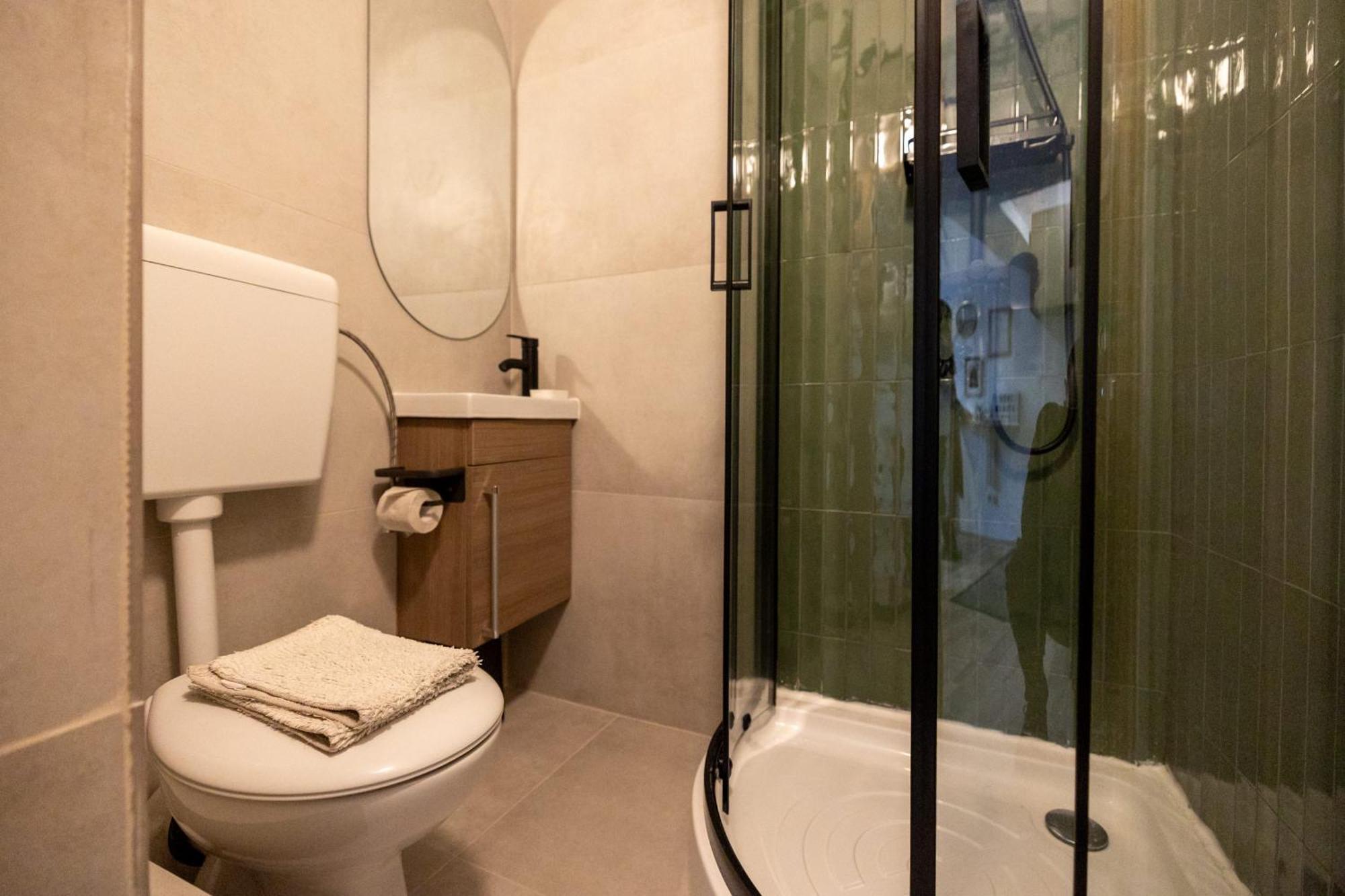 Cozy Studio Retreat - Quiet, Premium Stay Timisoara Esterno foto