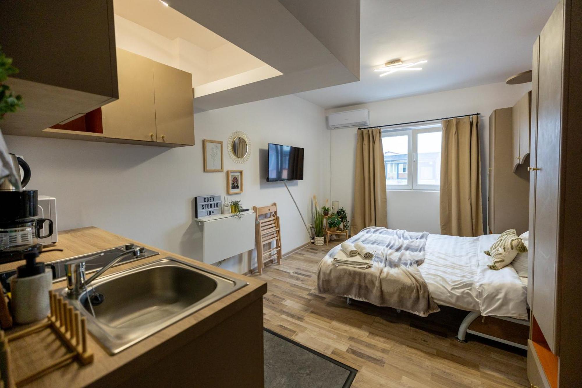Cozy Studio Retreat - Quiet, Premium Stay Timisoara Esterno foto